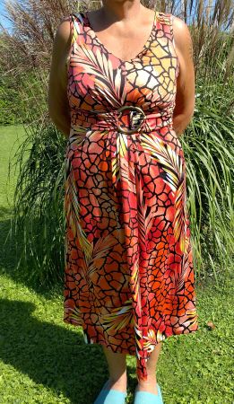 LANGES SOMMER  KLEID, MODERNER SCHNITT IN ROT GELB ORANGE