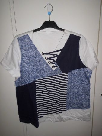 T-shirt blanc/bleu marine T. 46