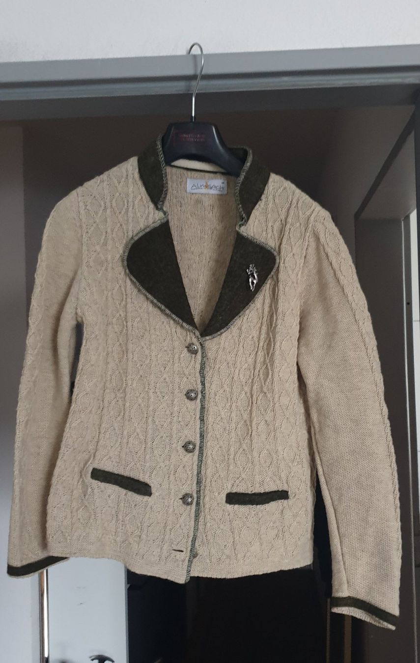 Vestes: Almsach schöne Strickjacke Gr. M – D'occasion à Frenkendorf par Chrigeli01
