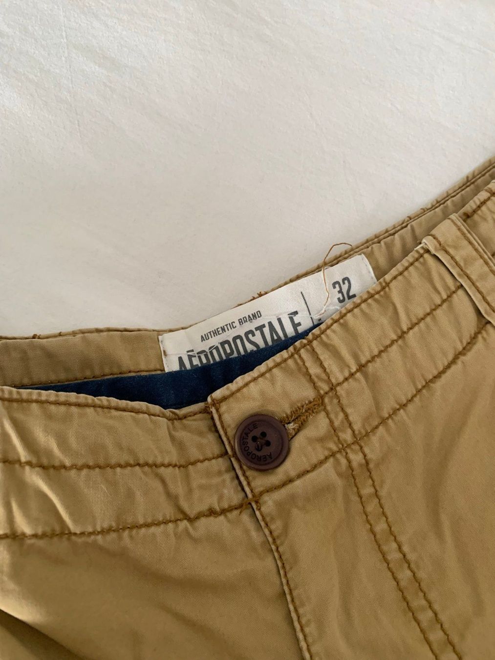Pantalons: AEROPOSTALE - Shorts hellbraun 32/M – D'occasion à Zürich par Diazaio 1