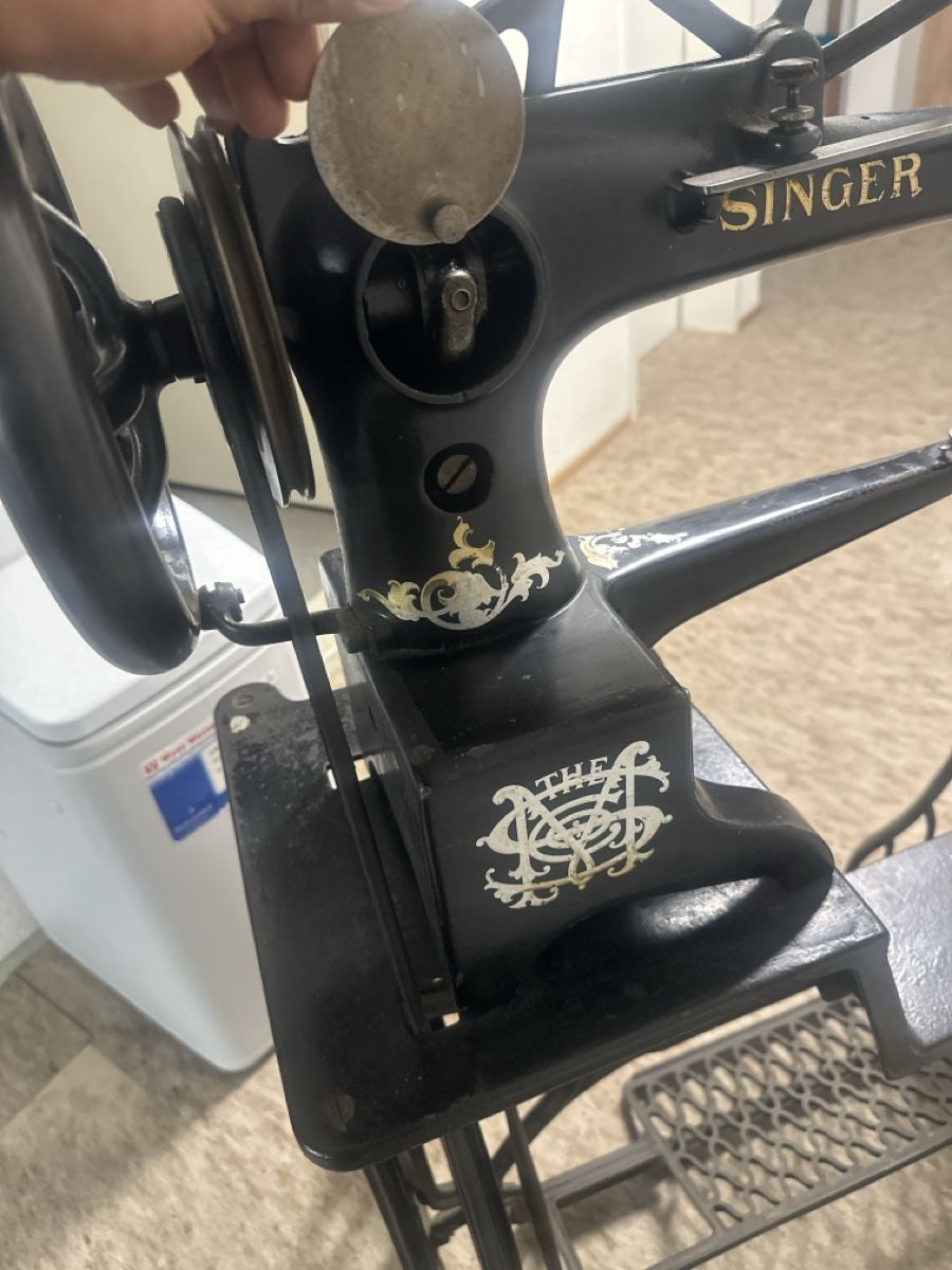 Singer Nähmaschinen: Antique Singer shoemaker sewing machine with treadle  – Gebraucht aus Elsau von MANWITHVAN 6