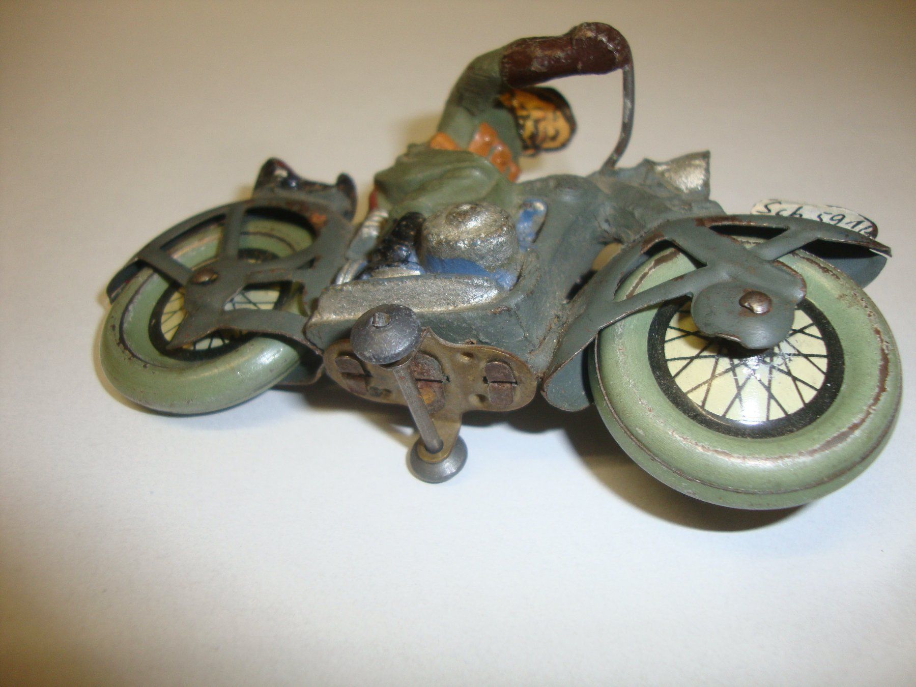 Statuette: Motorradfahrer 2.WK, Soldat, Elastolin? und Blech Kradfahrer – Usato da Winterthur venduto da halle07 2