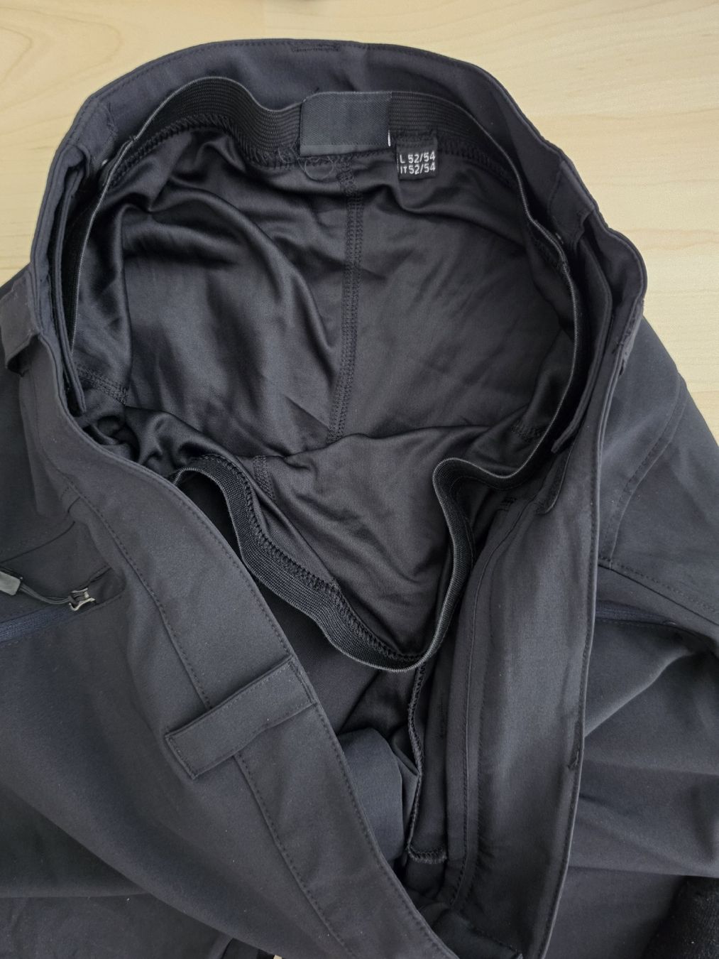 Lots de vêtements: Velokleider Hosen etc. – D'occasion à Würenlos par Nigginiggi 1