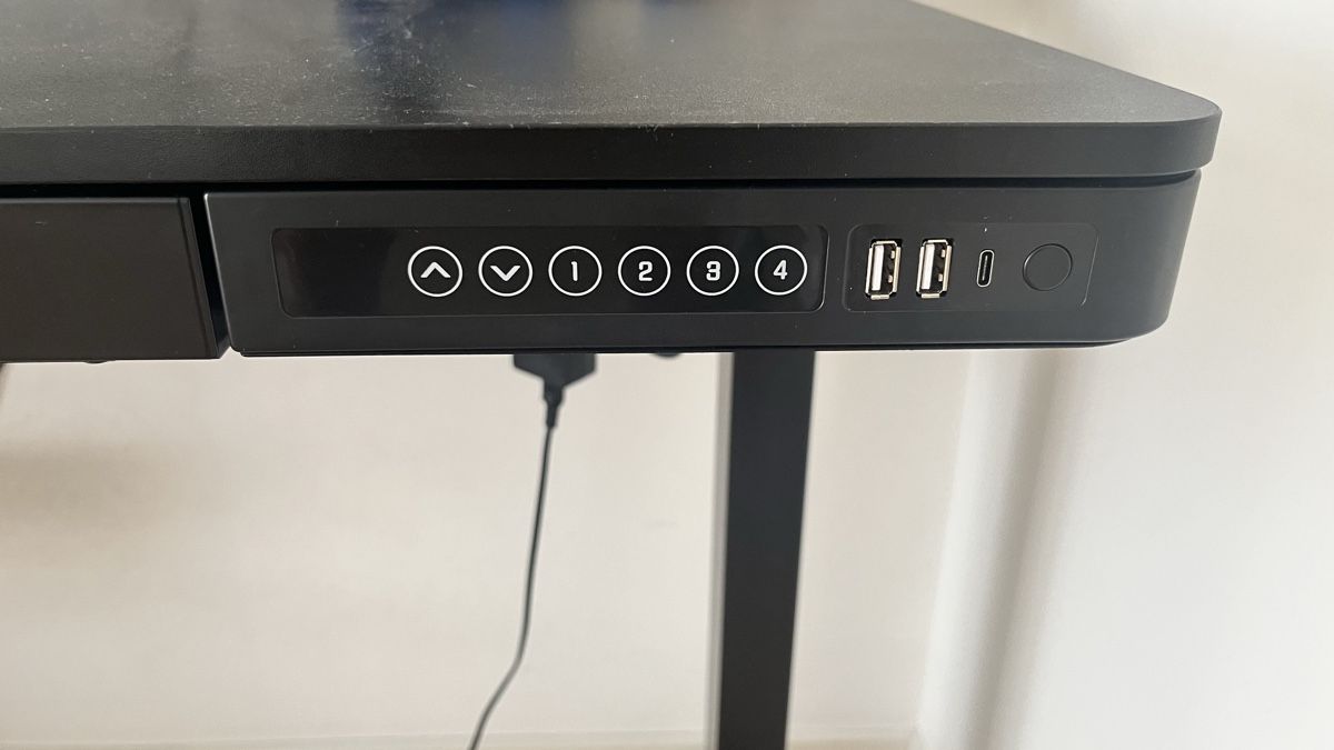 Schreibtische: Elektrischer Schreibtisch – Gebraucht aus Oberwil BL von PenguinPK 1