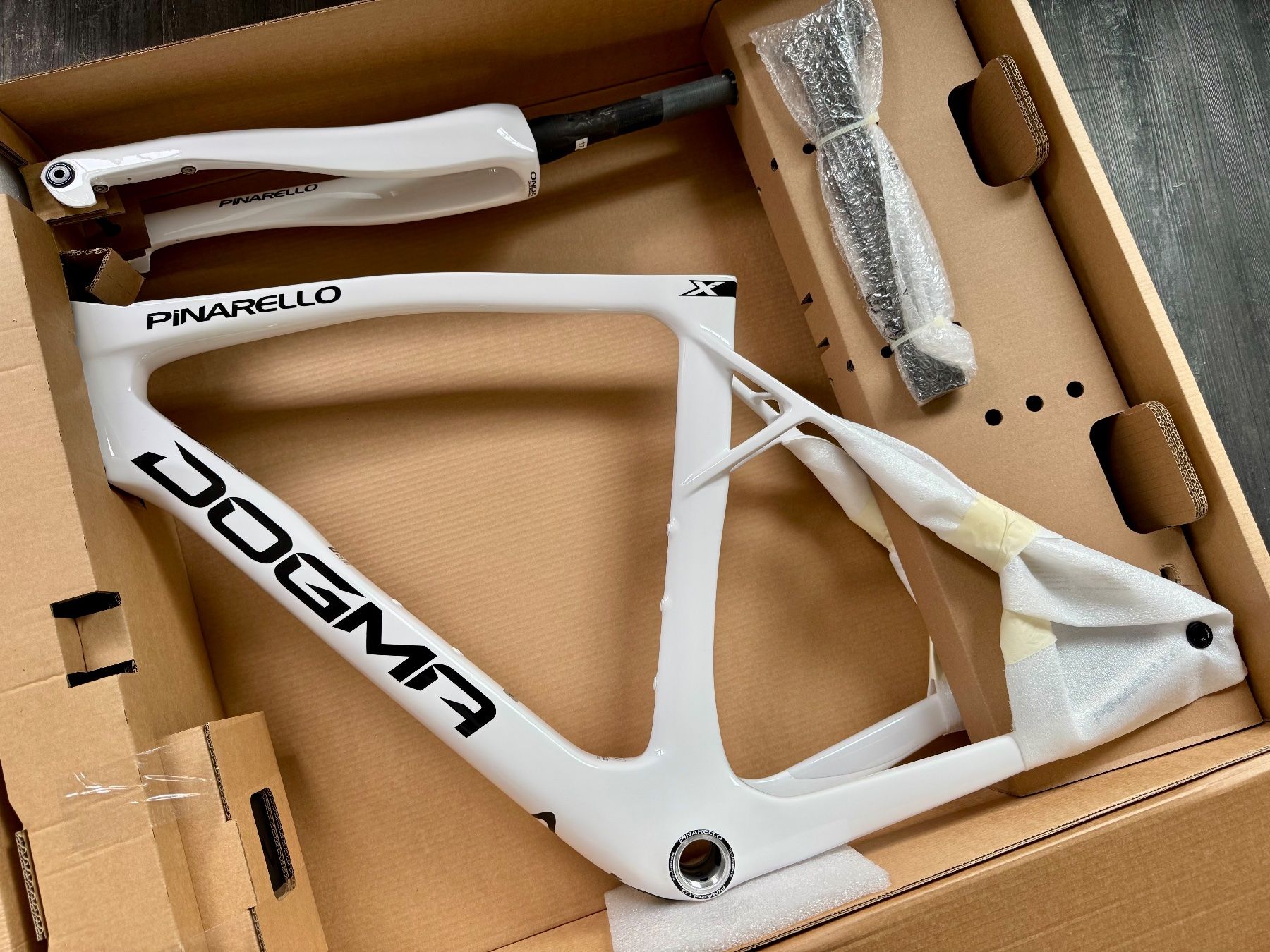 Pinarello Vélos: Pinarello Dogma X – Neuf avec emballage d'origine à Fully par passione_sportiva