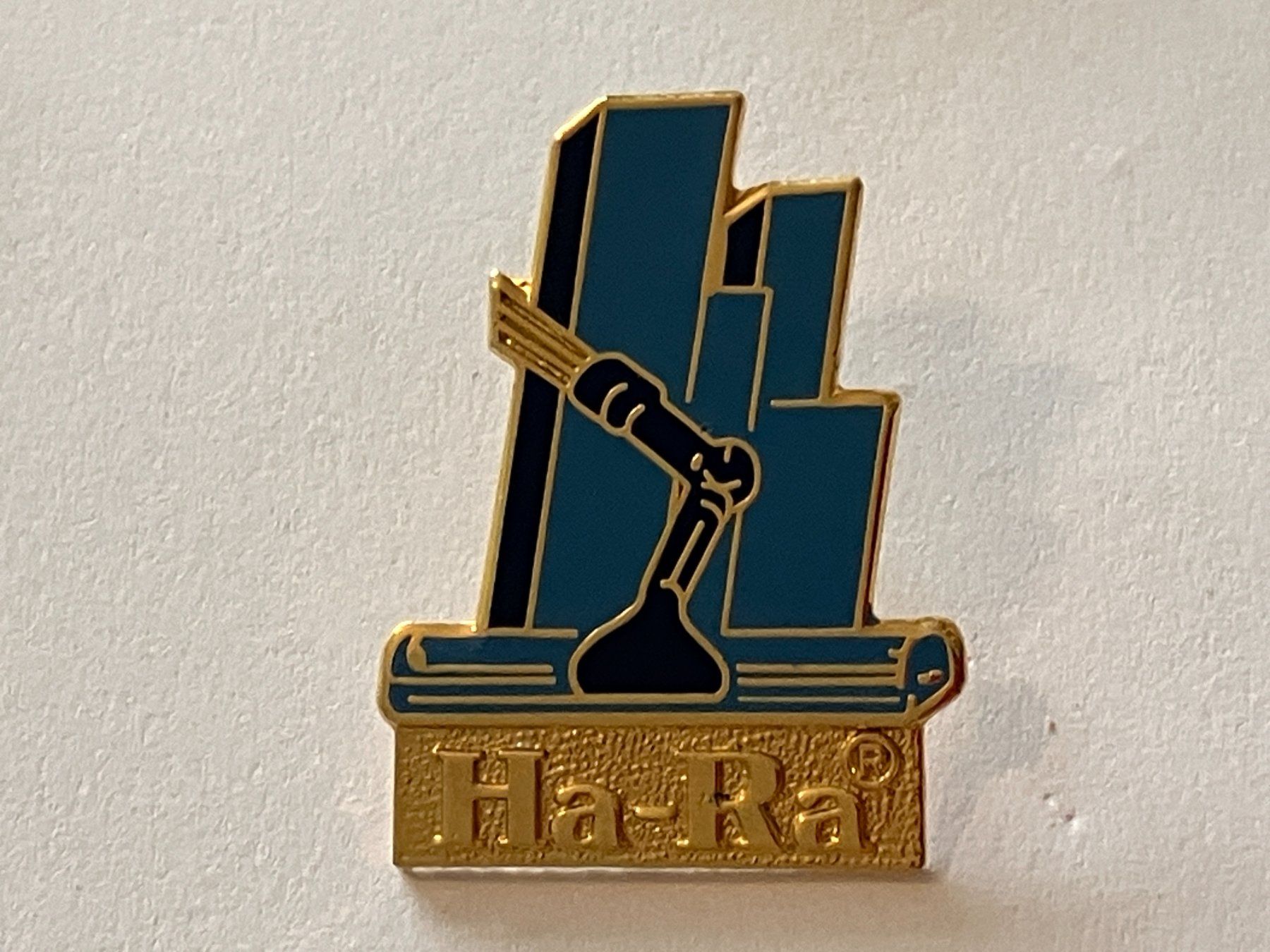 Placchette & Badge: 1 Pin Ha-Ra – Usato da Basel venduto da djwwpp