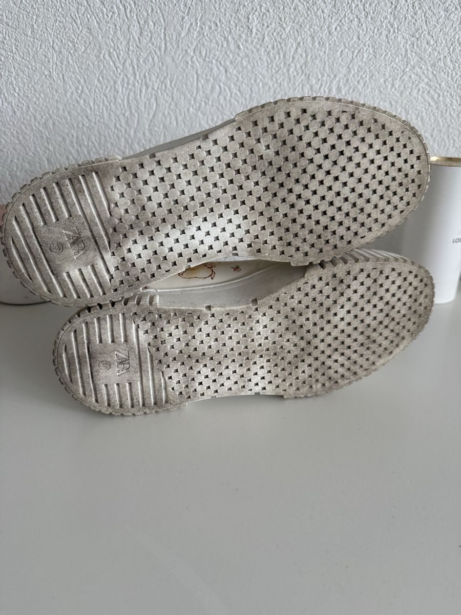 Zara Scarpe da donna: Zara x Pokémon Schuhe Gr. 39 – Usato da Zollikofen venduto da liindaaa 4