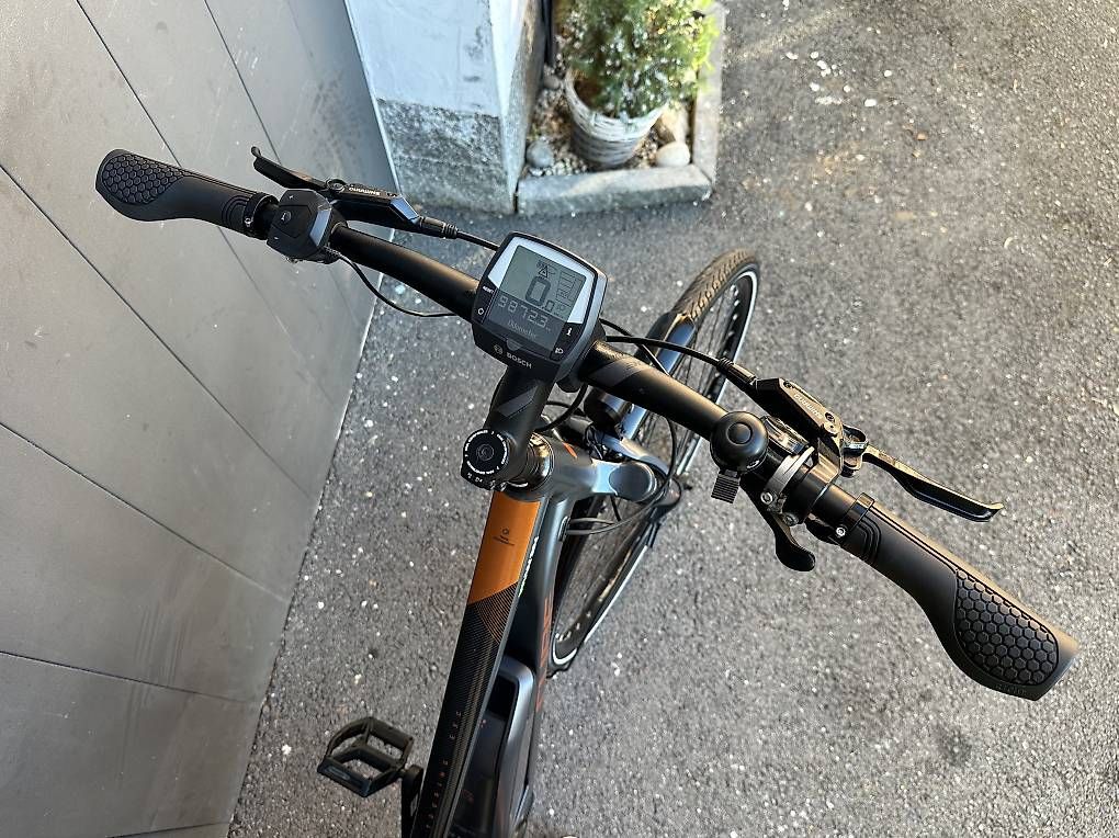 Vélos: E-bike trekking Cube touring 28  – D'occasion à Quartino par DiloUsato 4