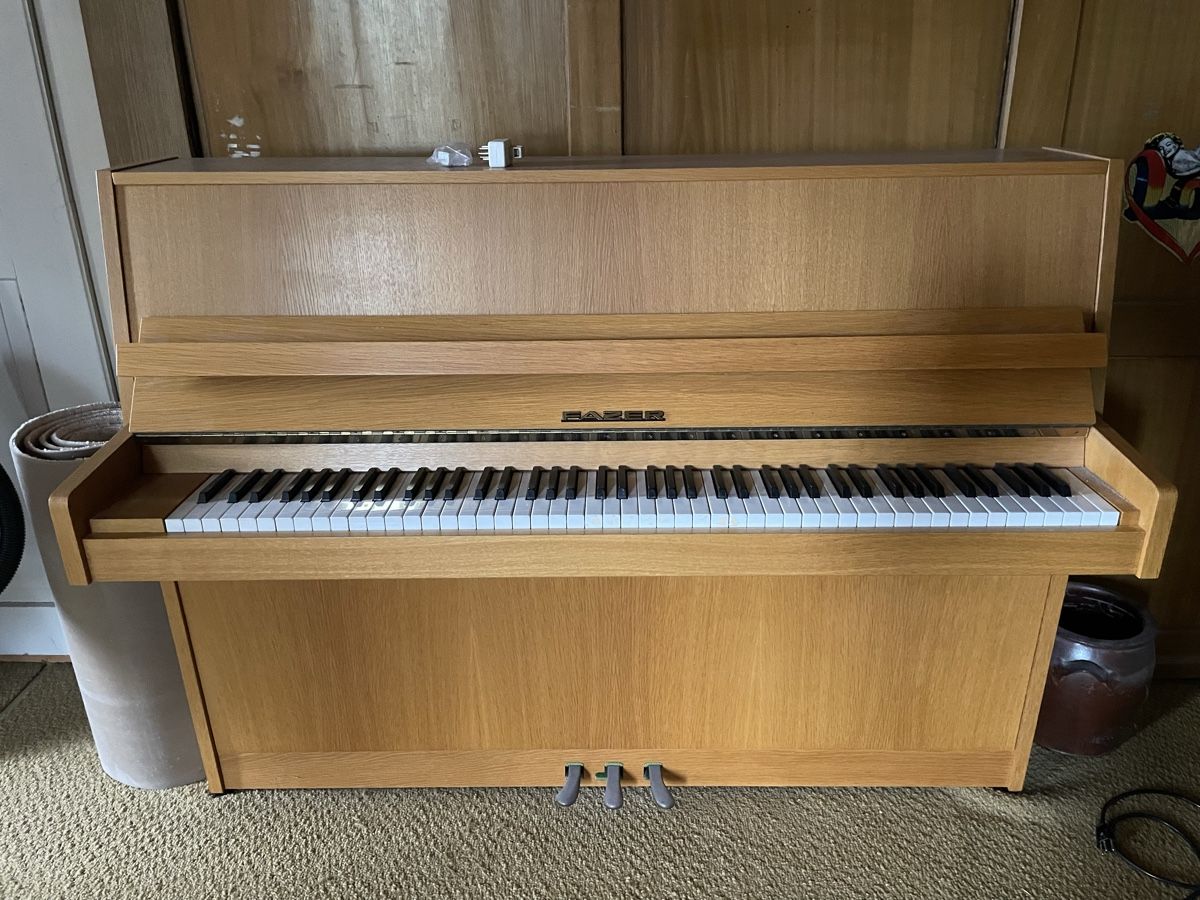 Musikinstrumente: Klavier – Gebraucht aus Zürich von spaceally