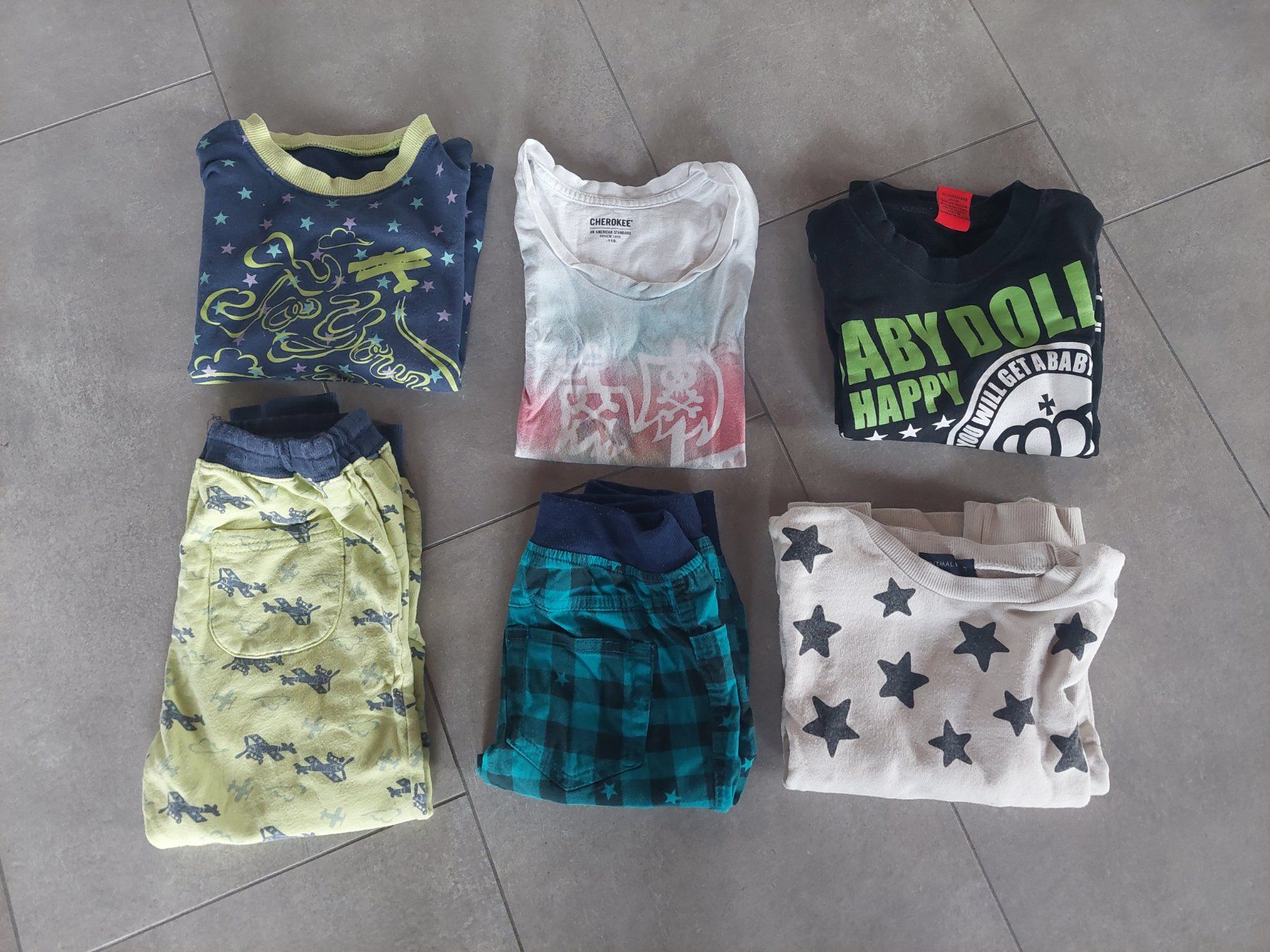Lotti & Set di vestiti: 6- teiliges Kleiderpaket Grösse 104 / 110 – Usato da Wiesendangen venduto da troawus