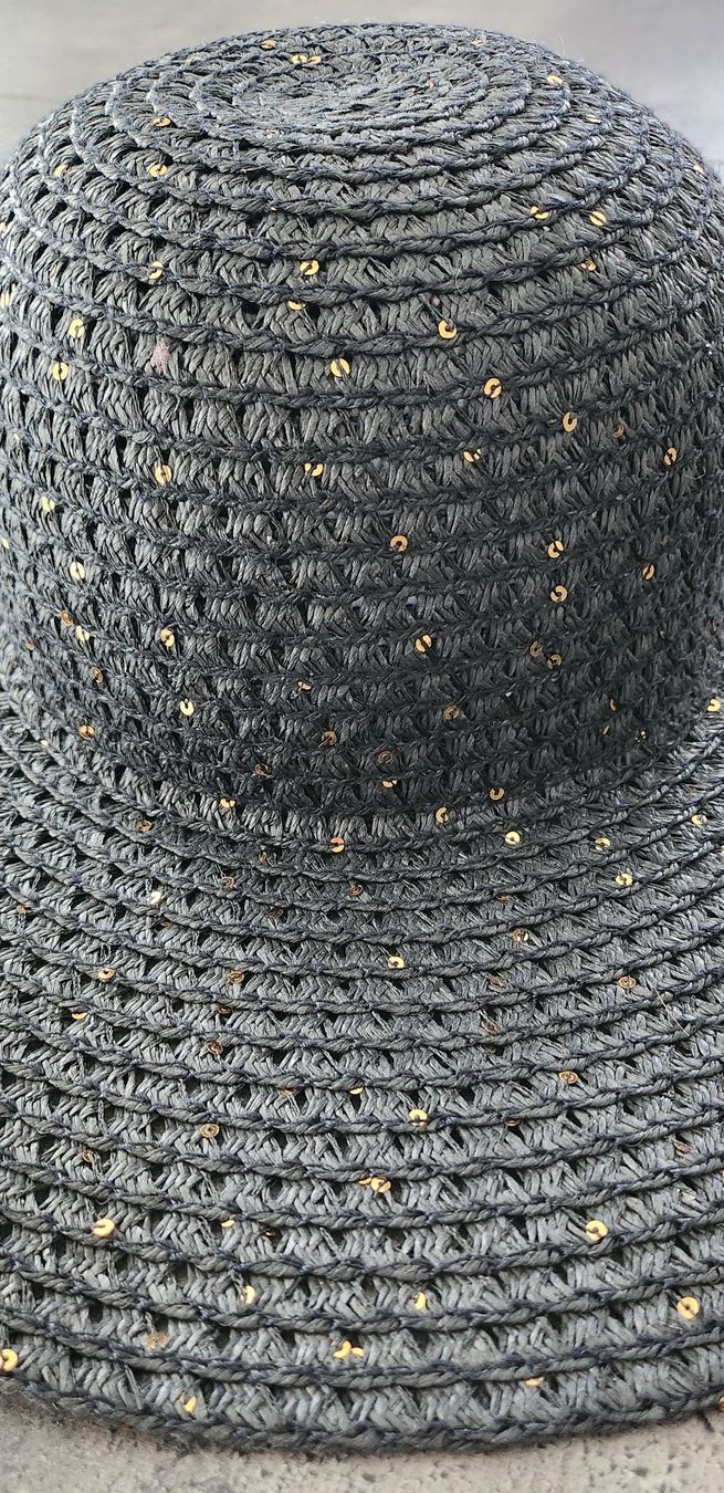 Copricapi, berretti & cappellini: Sonnenhut – Usato da Mägenwil venduto da Lea.SN 2