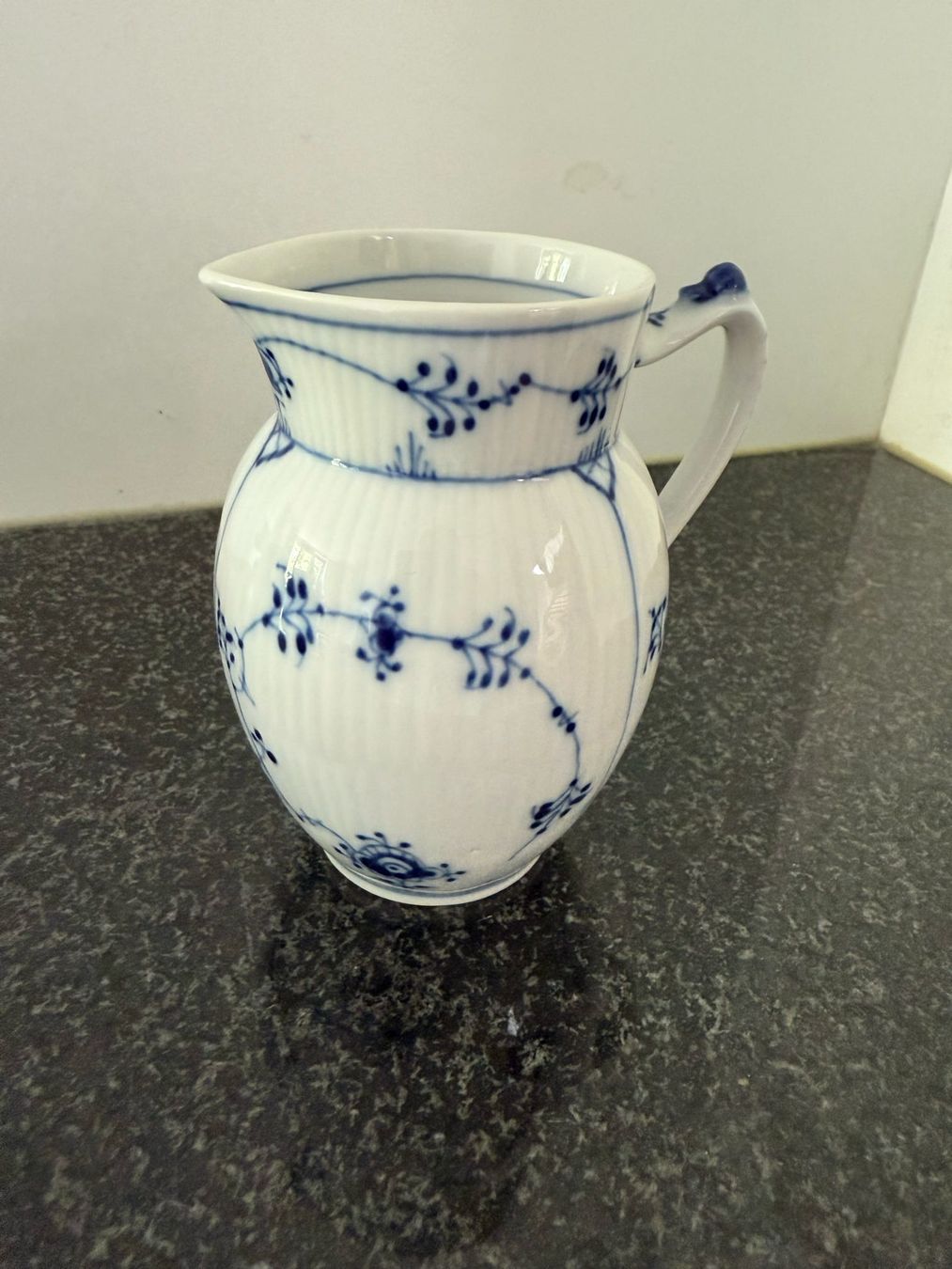 Royal Copenhagen Caraffe: Royal Coppenhagen Milch-/ Rahmkrug 300 ml – Usato da Schaan venduto da ali_km9b 1