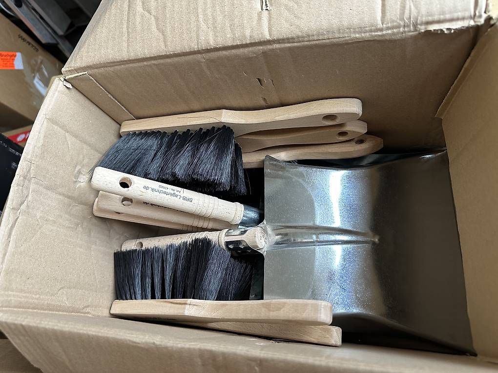 Sonstige Reinigungsgeräte: 5 Handfeger-Set mit Rosshaarborsten, Kehrbreite 280 mm – Neu und originalverpackt aus Necker von liq24 4