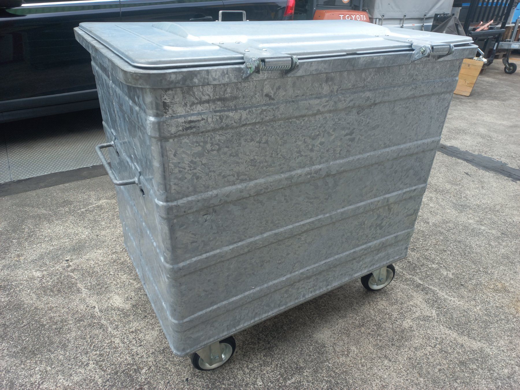 Altro per Ufficio & Commercio: Abfallcontainer Kehrichtcontainer Müllcontainer Container – Usato da Dulliken venduto da classiclerchdulliken 1