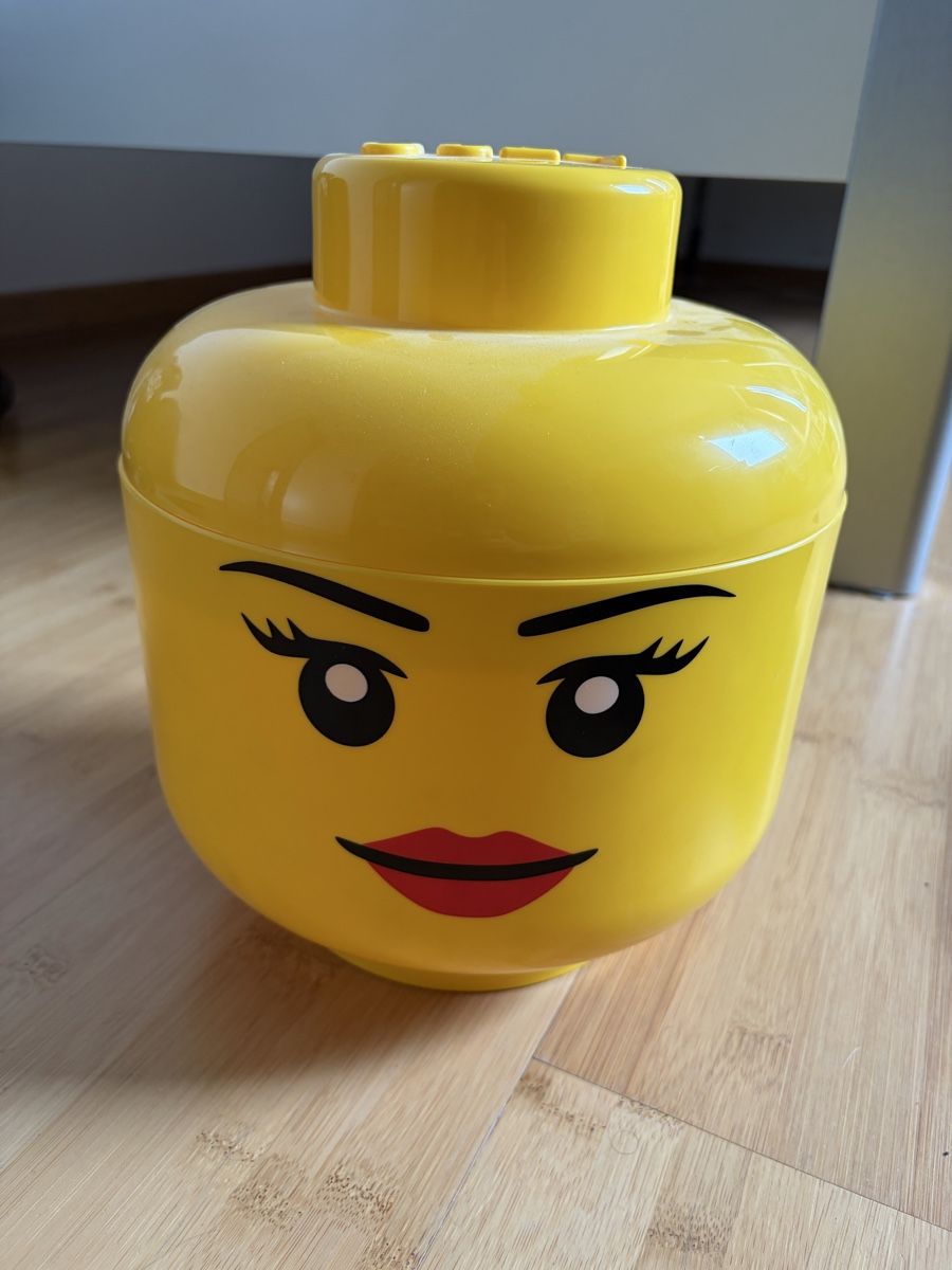 Lego Giocattoli: LEGO Storage Head Yellow Girl Face Box – Usato da Staufen venduto da nic_8g8z