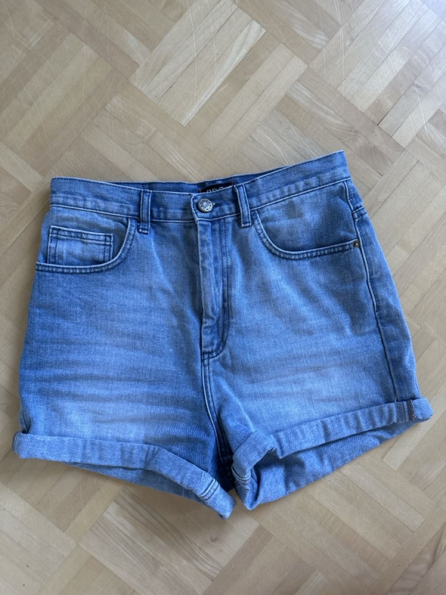 Jeans: BDG High Waist Denim Shorts Gr. S – Usato da St. Gallen venduto da Niky2609