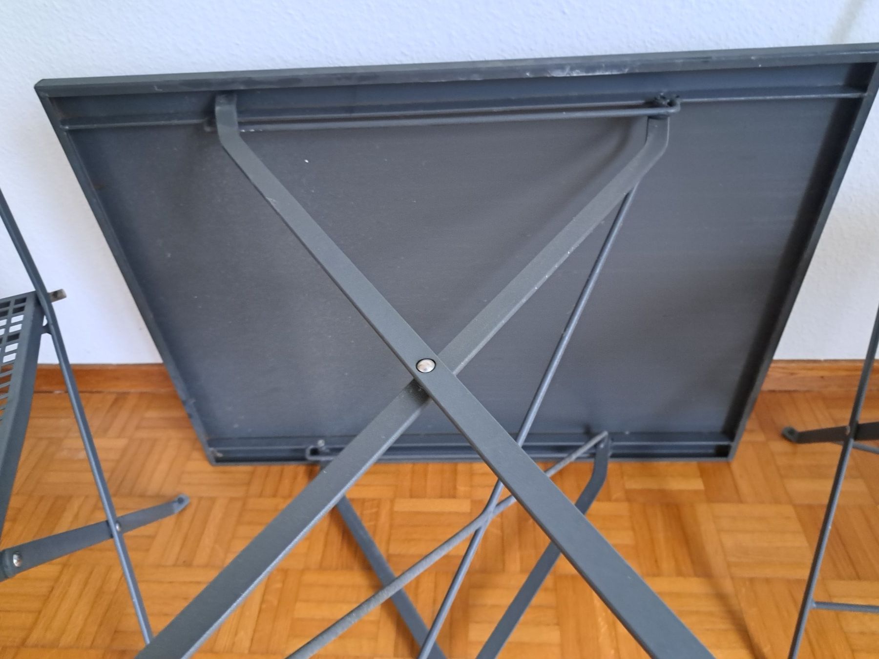 Tischset: Table de jardin avec 2 chaises – Gebraucht aus Zürich von ren_q7gc 1