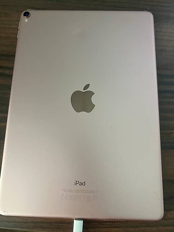 Tablettes PC: iPad Pro 10.5-inch, Wi-Fi – D'occasion à Bubendorf par Sarahleinchenn 1