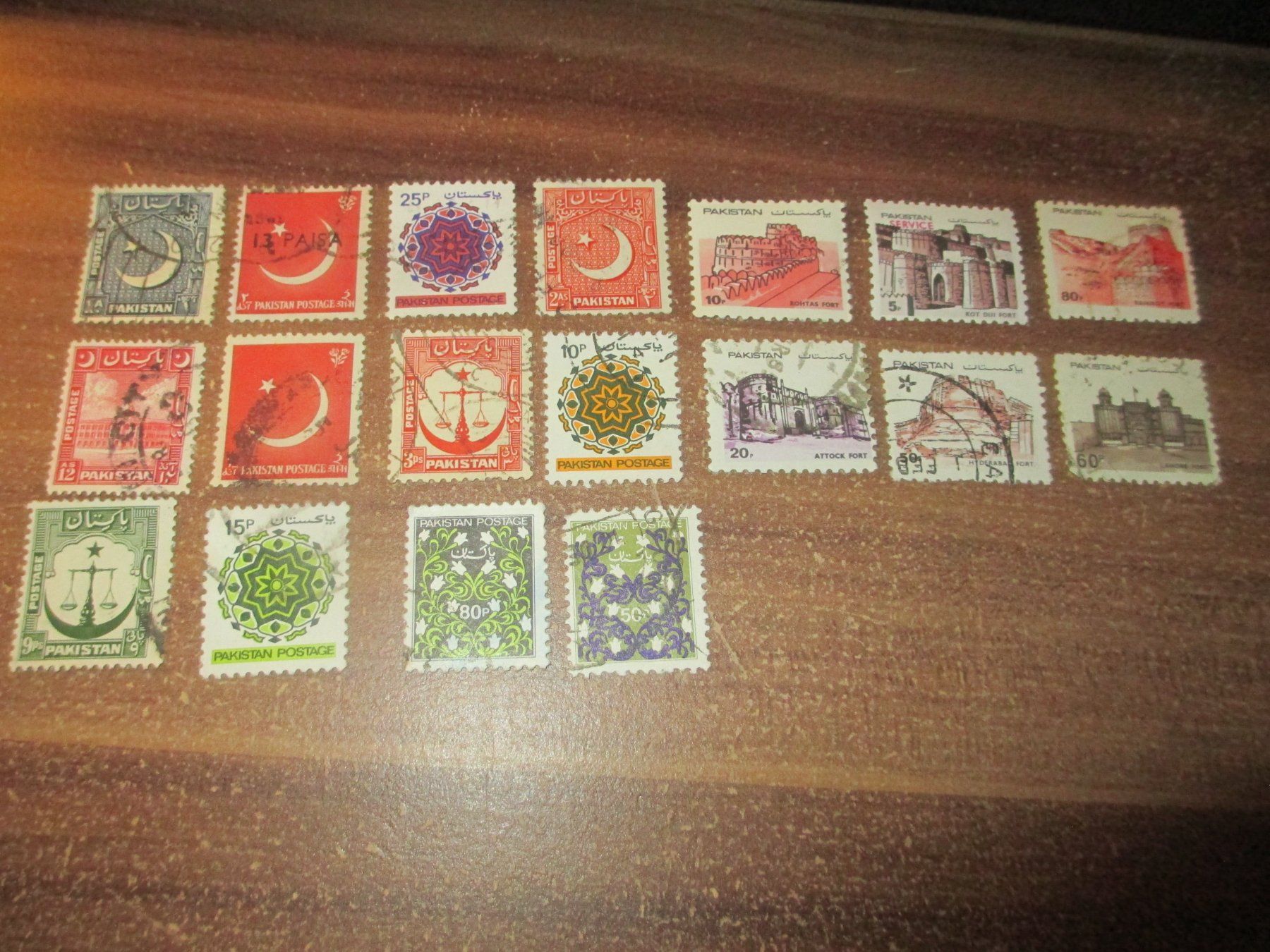 Tutti i francobolli: 18 Stk. Briefmarken PAKISTAN gestempelt – Usato da Hasle LU venduto da Flamme6