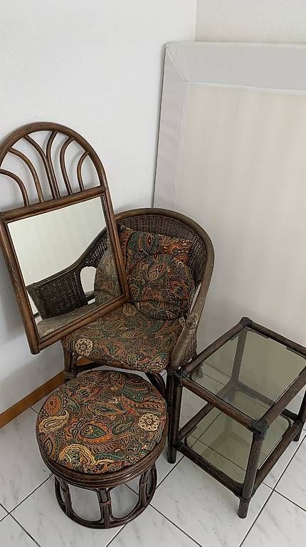 Set de table et chaises: Ensemble de meubles vintage – D'occasion à Fribourg par Brosciuttofunghi