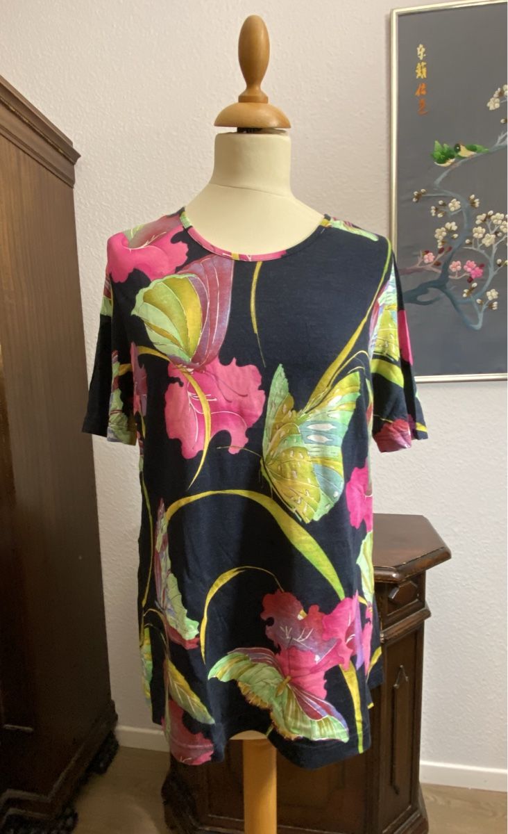 T-shirt: Shirt bunt Schmetterling Gr. 40/42 – Usato da Fislisbach venduto da KolibriSecondhand
