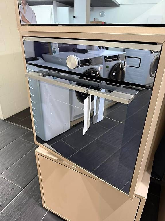 Electrolux Backöfen: Electrolux EB6SL80CN Einbaubackofen EURO Pyrolyse Chrom – Neu (gemäss Beschreibung) aus Egg b. Zürich von Appi11