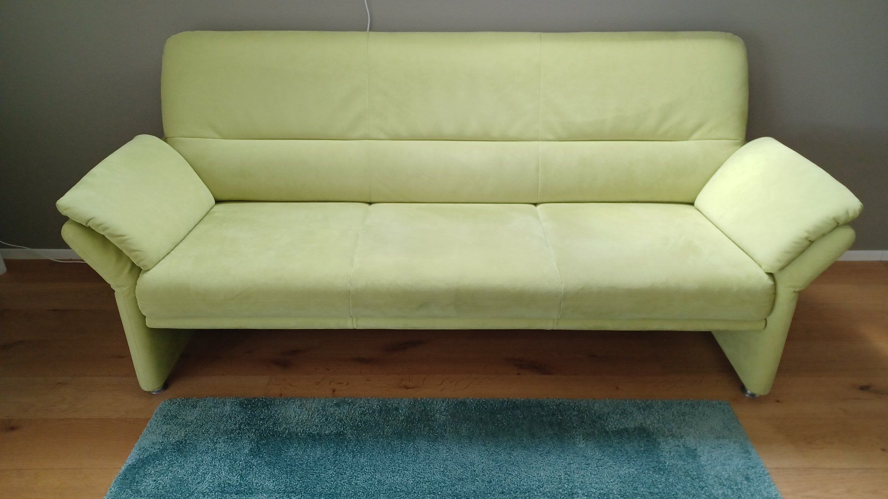 Divani: Sofa Grimsel 3-sitzig in Alcantara 1505 lime – Usato da Gurzelen venduto da quorner