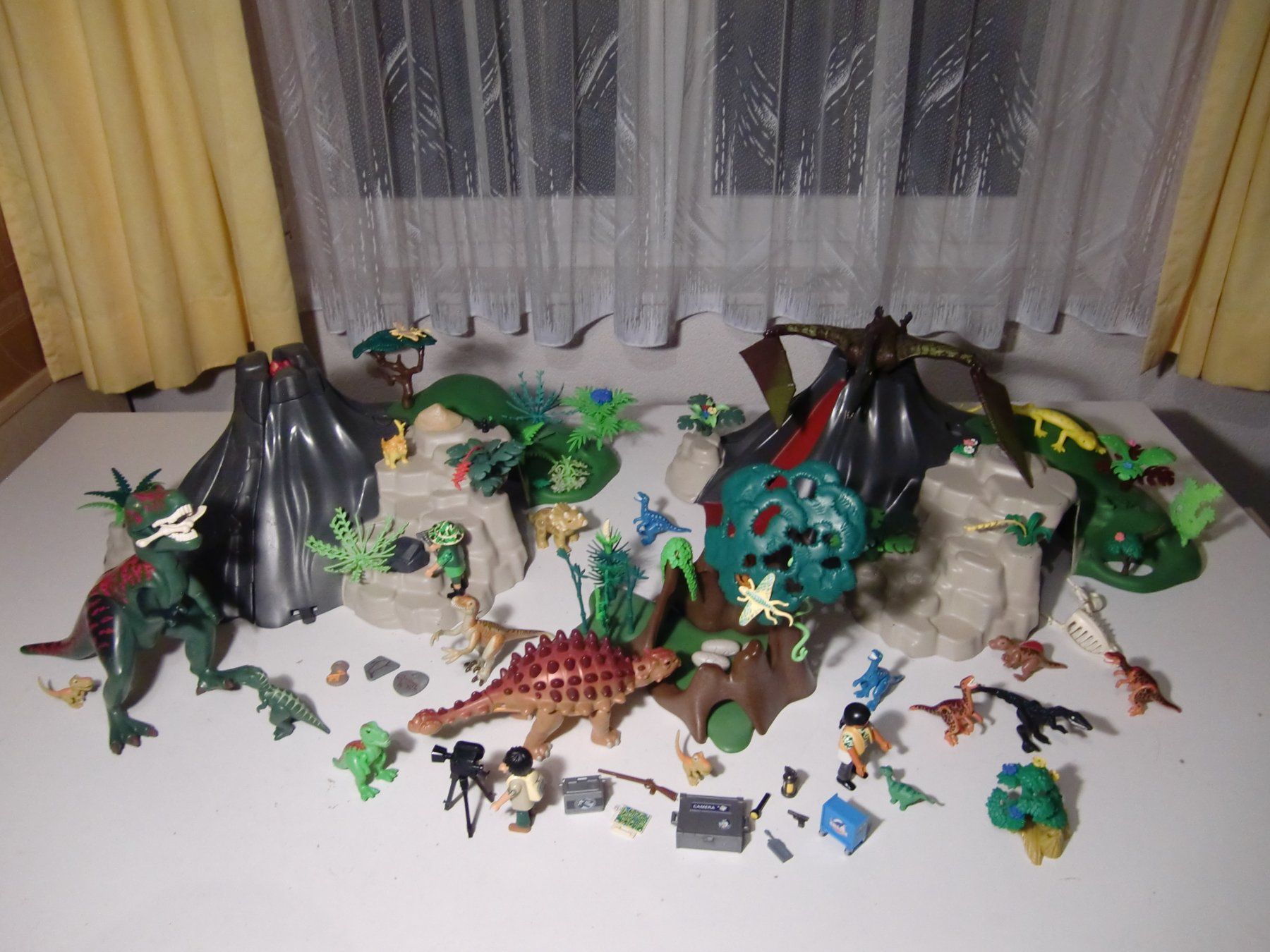 Playmobil Giocattoli: Playmobil Dinosaurier mit Vulkan - Jurassic Parc – Usato da Arbon venduto da 200sterne