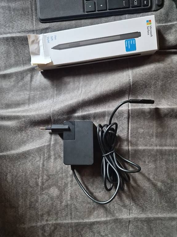 Claviers: Clavier et deux Stylet surface air pro – D'occasion à Aigle par led_8nd2 1