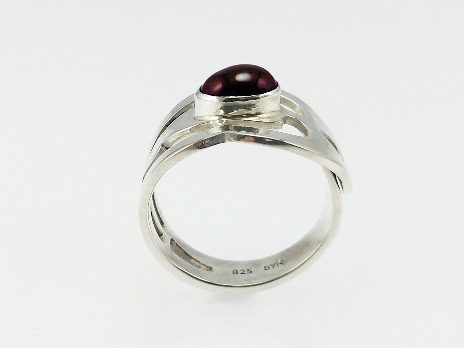 Anelli: Offener Ring aus 925er Sterling Silber mit ovalem Granat – Nuovo e nell'imballaggio originale da Meilen venduto da Byrd-bijoux 1