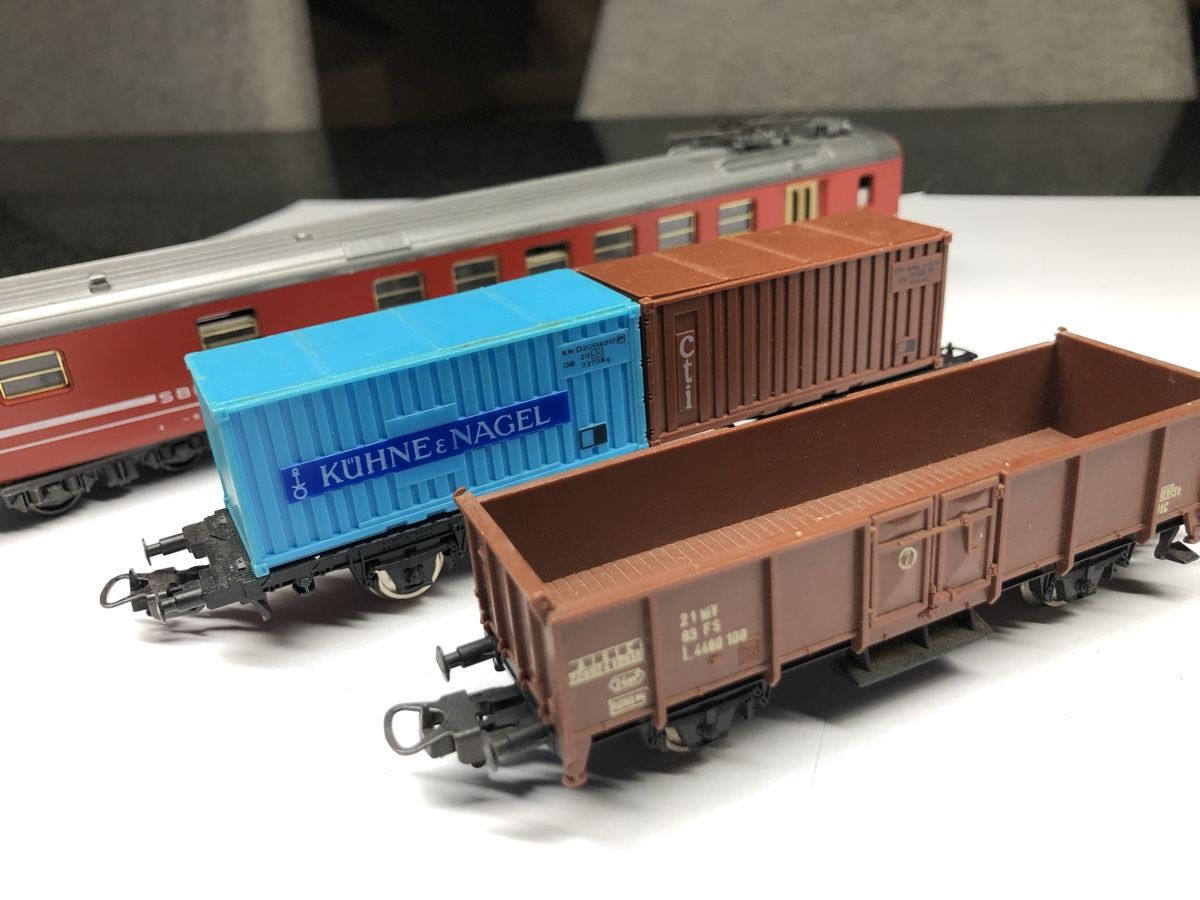 Lima Modellini di ferrovie: Lima 4er Set SBB Wagen Restaurant, Container/Güterwagen – Usato da Zweidlen venduto da Maerliharo_57 1