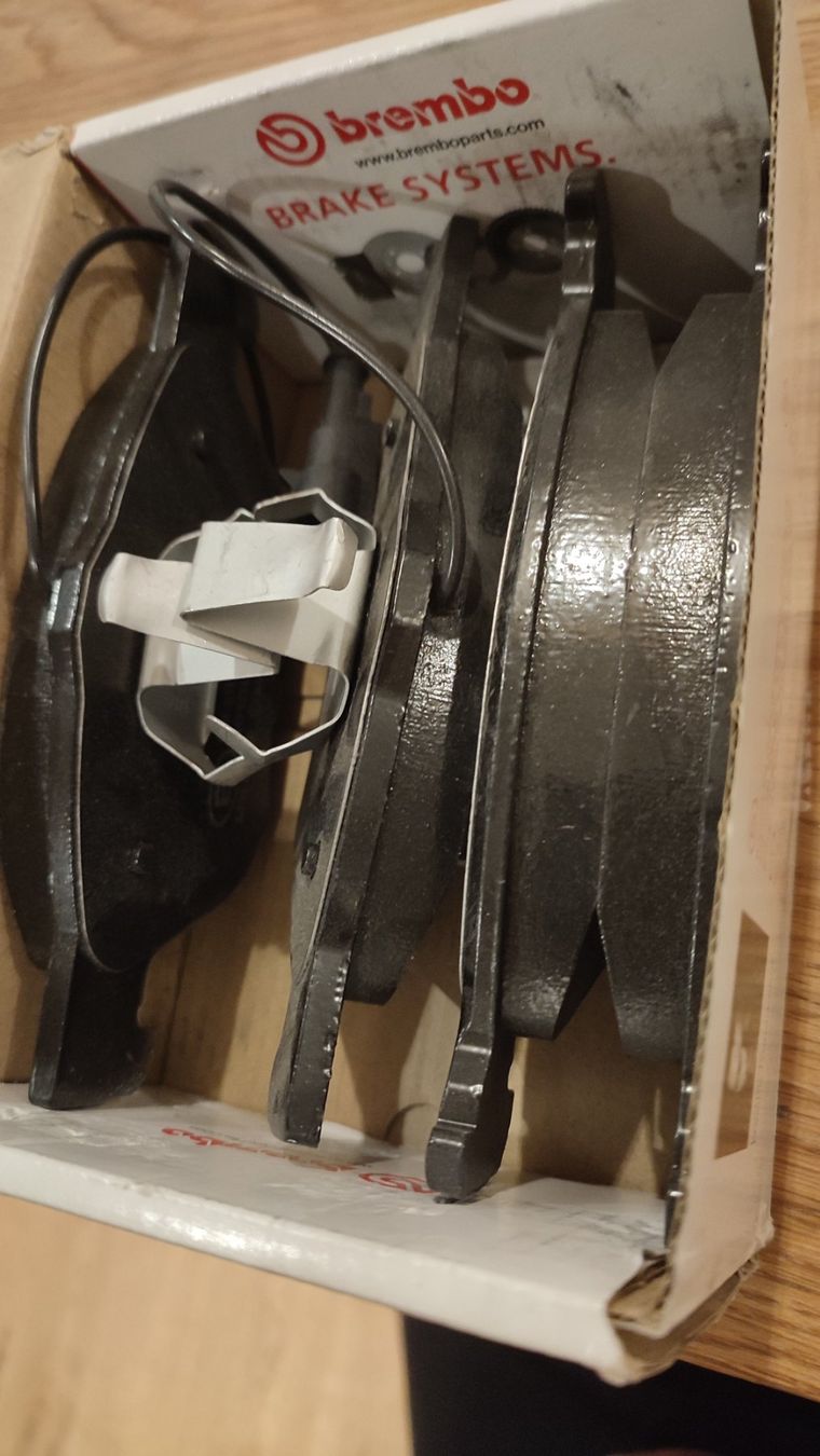 Brembo Tutti pezzi di ricambio auto: Brembo Bremsbeläge P23077 vorne – Nuovo e nell'imballaggio originale da Ruggell venduto da Martefilm 1