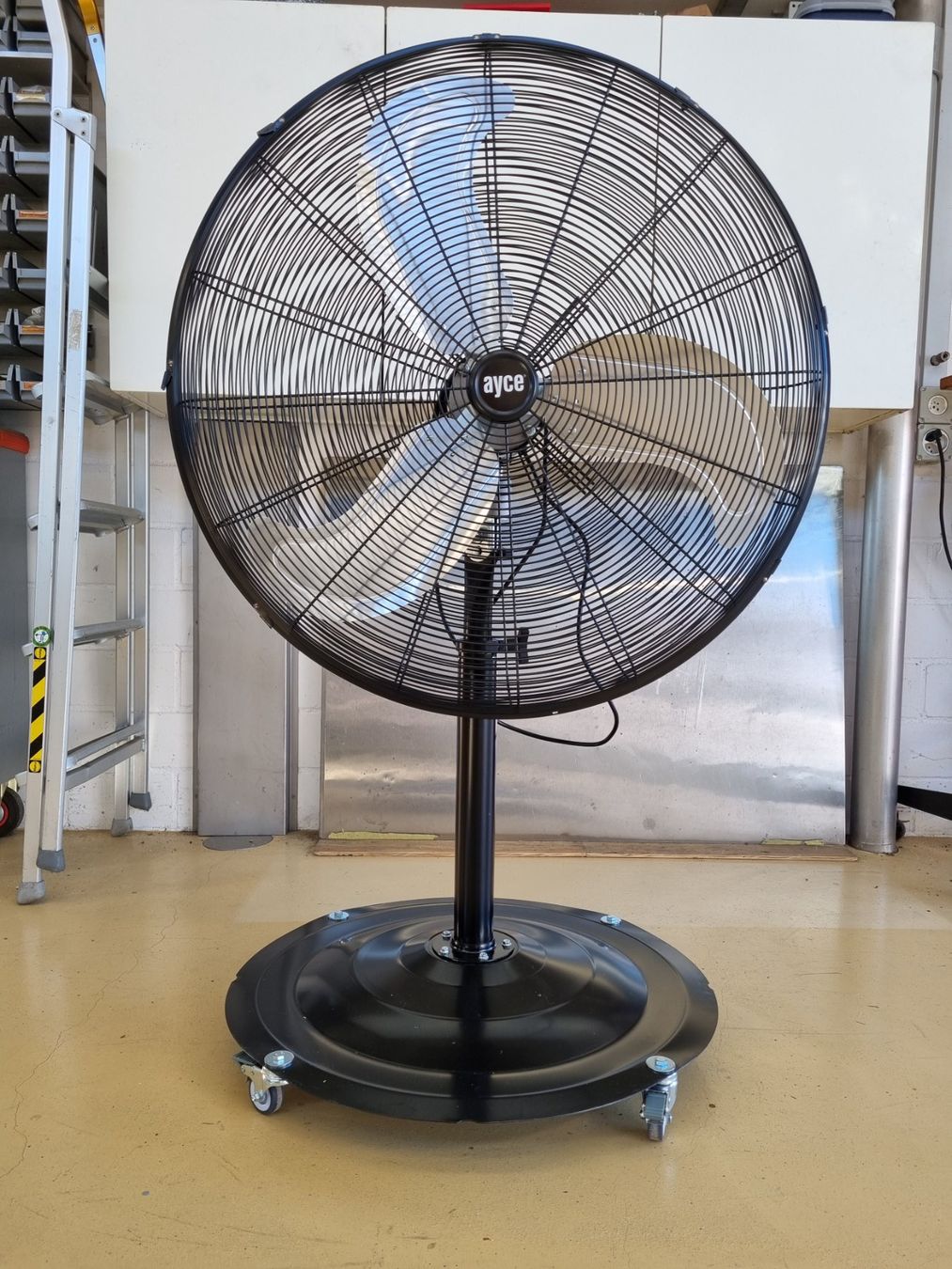 Ventilatoren: Ventilator 76 cm Durchmesser, Standmodell – Gebraucht aus Kriessern von Eddiemouse