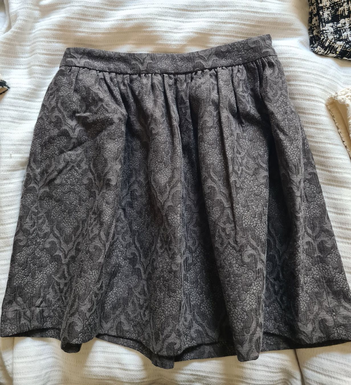 Zara Gonne: Jupe Zara imprimé dentelle - Small – Usato da Genève venduto da Tresor305 2