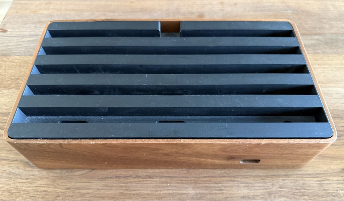 Caricabatterie: ALLDOCK Ladestation Walnussholz mit 4 USB Kabel, Top! – Nuovo (secondo la descrizione) da Bergdietikon venduto da fer_9lrm