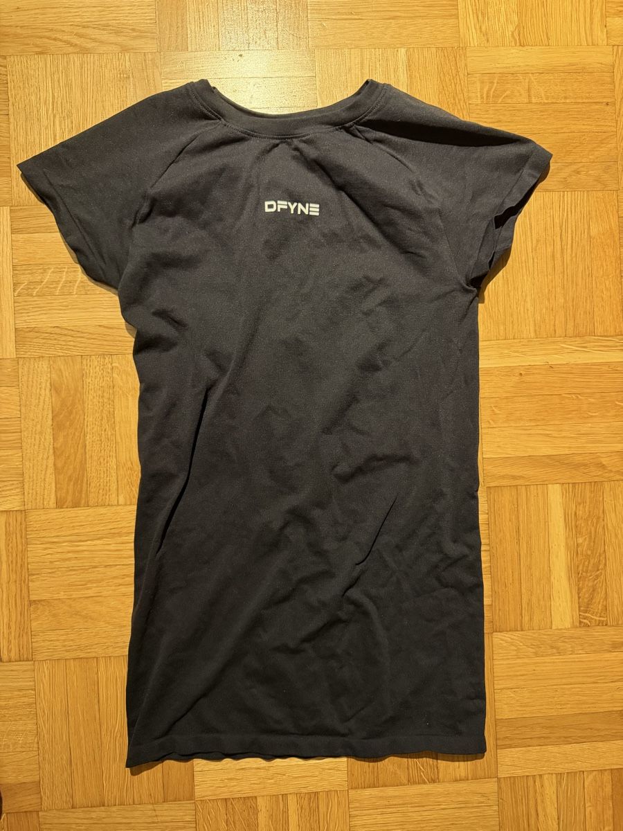 T-shirts: Dfyne T-shirt – Neuf (Voir description) à Basel par jul_fx99 2