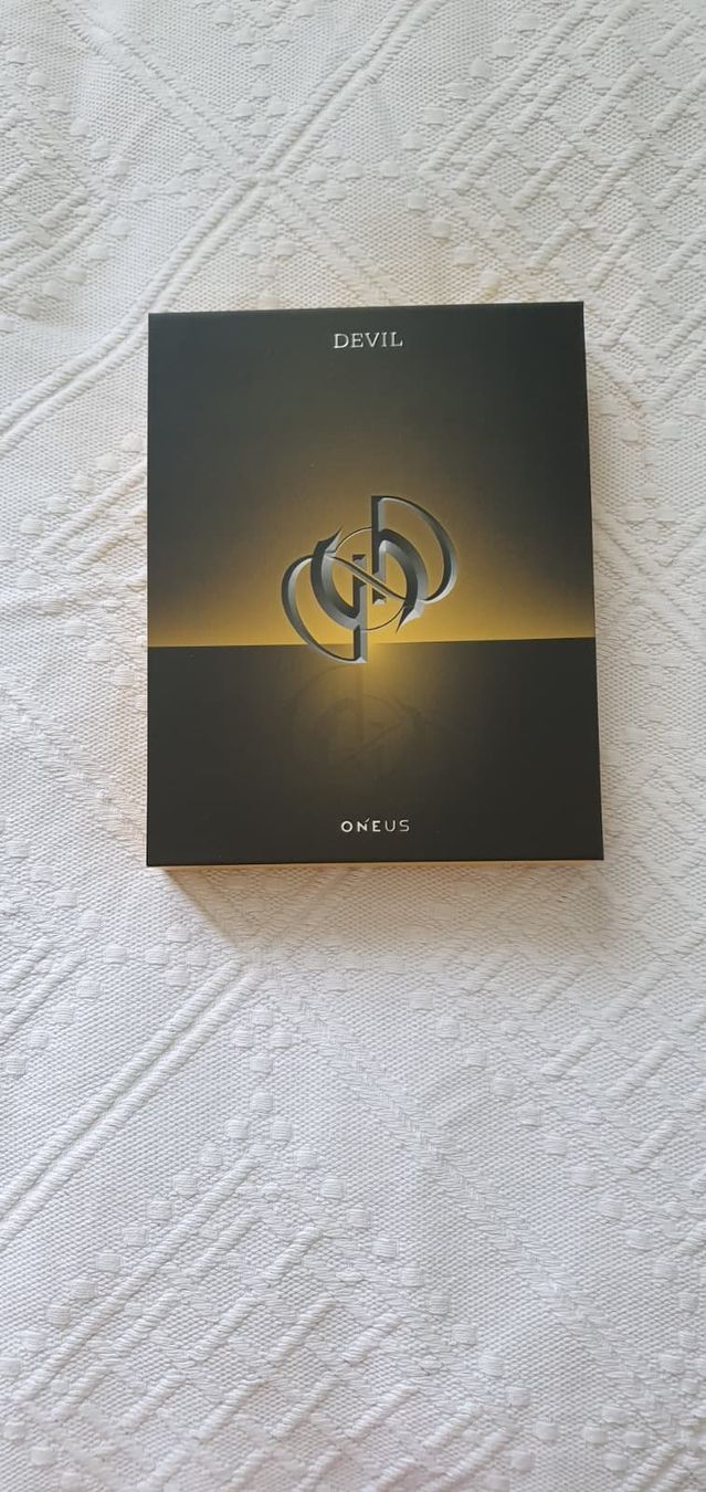 CD: Oneus - [Devil] 1st Album YELLOW ver. – Usato da Kriens venduto da befor83