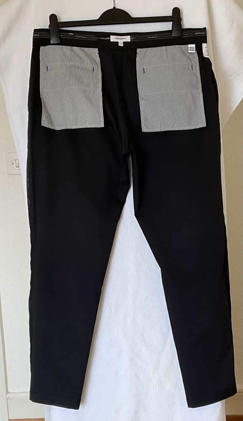 Calvin Klein Pantaloni: Calvin Klein golf pantalon noir – Usato da Corseaux venduto da Mililaforet75 3
