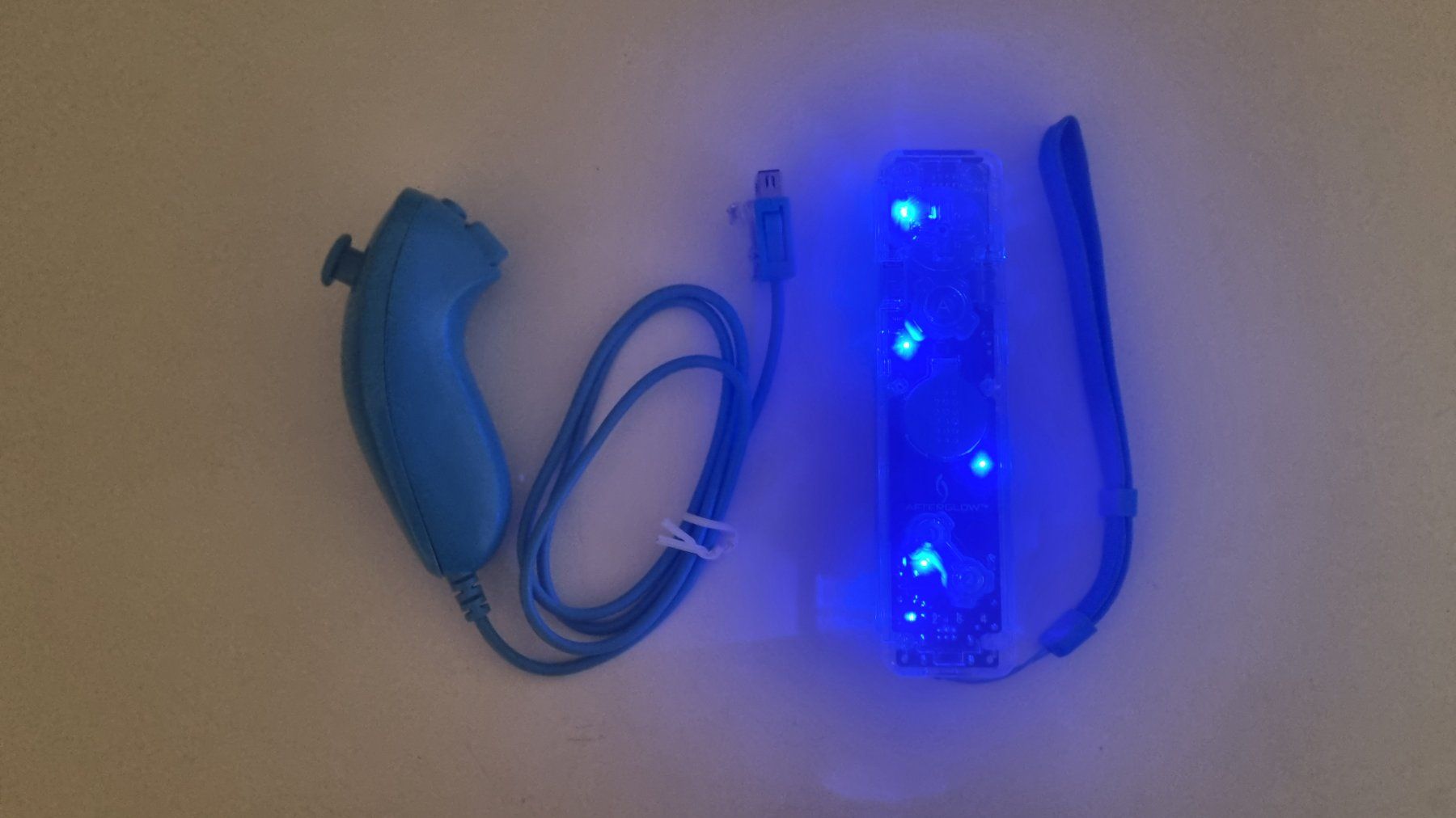 Nintendo Console: Nintendo Wii Remote Motion Controller Beleuchten + Nunchuck – Usato da Birsfelden venduto da val_d9c2 4
