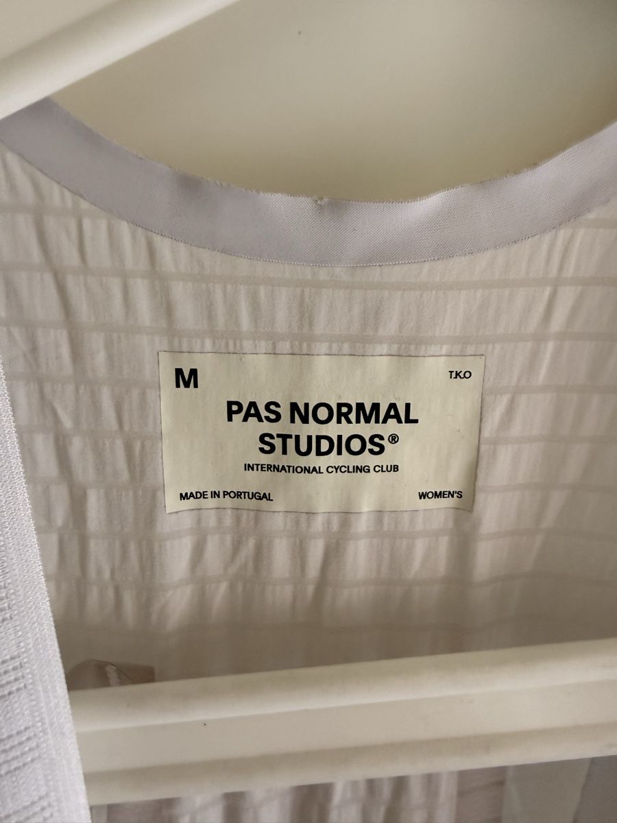 Pas Normal Studios Pantaloni: Cuissard à bretelles cyclisme Pas Normal Studios  – Usato da Sugiez venduto da Mlle_Bakets 1