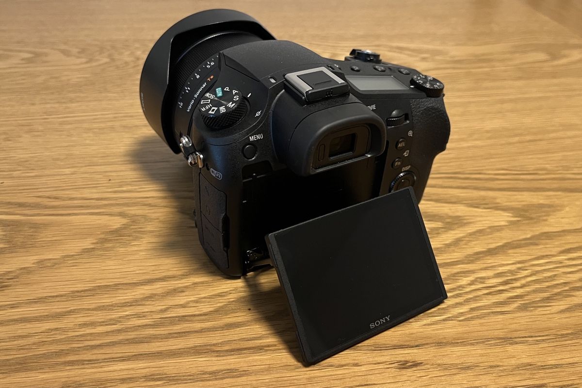 Sony Fotocamera: Sony RX10 IV – État impeccable – Usato da Le Sentier venduto da myman 4