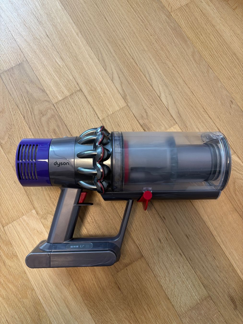 Dyson Staubsauger & Zubehör: Dyson V10 Absolute – Gebraucht aus Aarau Rohr von Annika_7 3