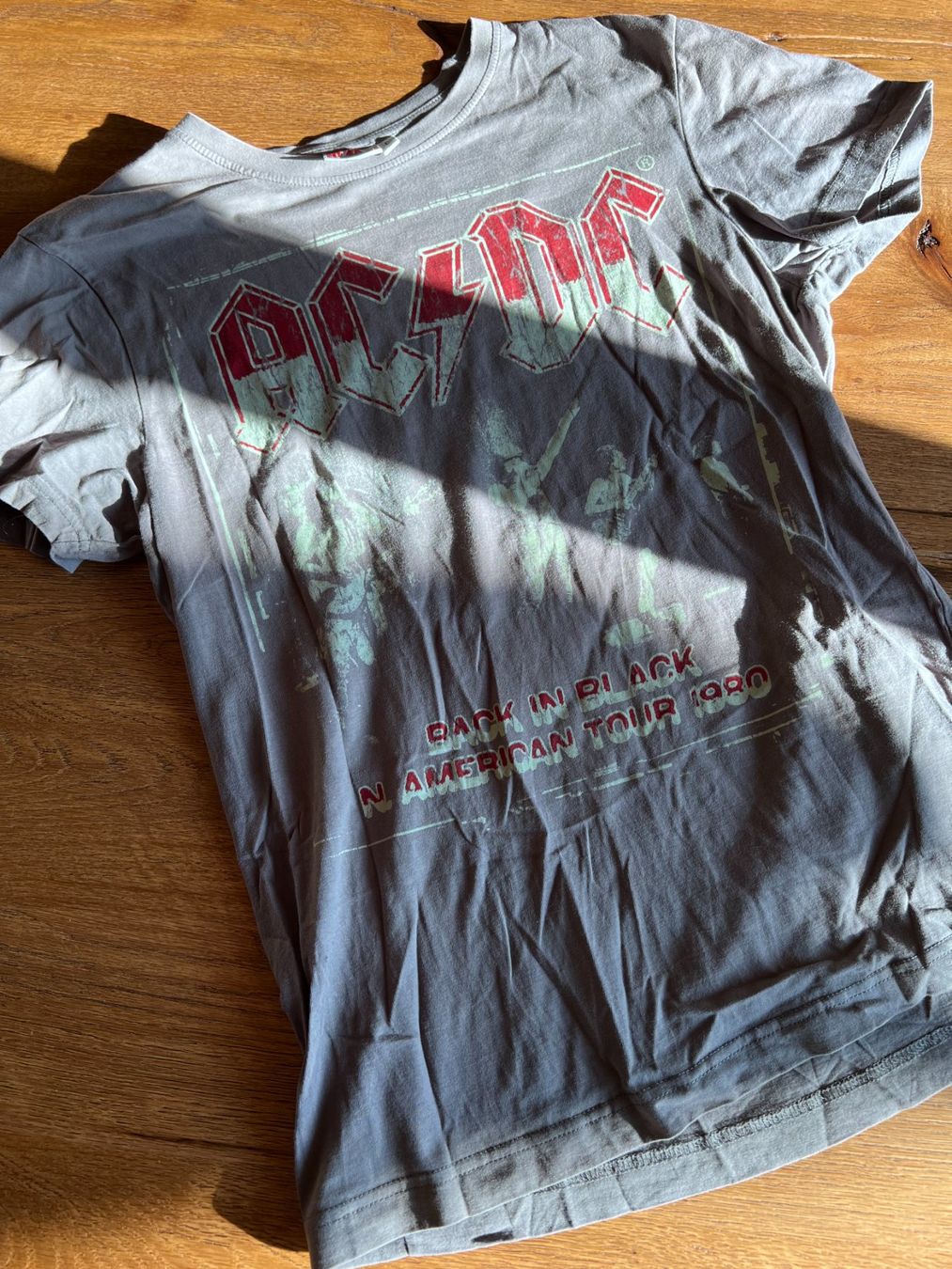 T-shirt: AC/DC T-Shirt Herren – Usato da ossingen venduto da maho888 1