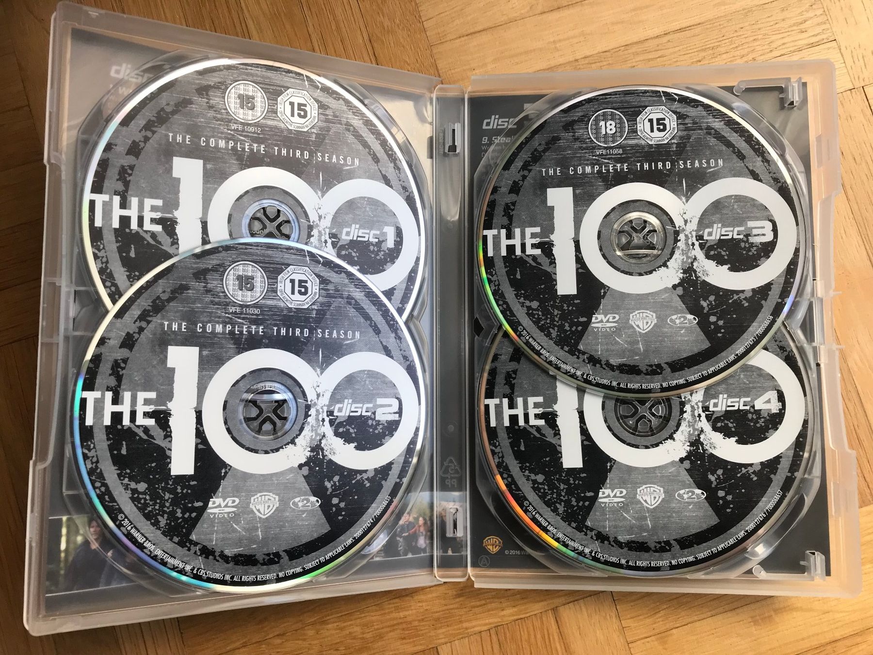 Tutti i DVDs: The 100 - The Complete Seasons 1-3 - DVD – Usato da Zürich venduto da Malcom 5