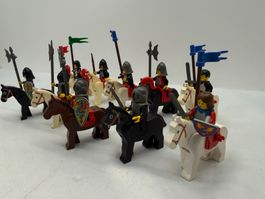 LEGO Castle  - 10 Classic Ritter mit 10 Pferde & Ausrüstung