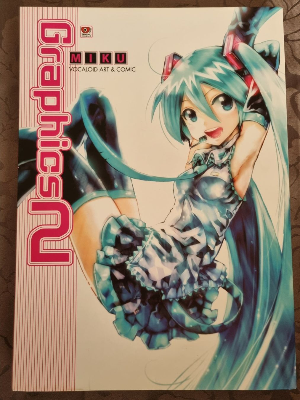 Comics: Hatsune Miku Graphics: Vocaloid Comic & Art Volume 1 - 2 – Gebraucht aus Denges von old-school-89 4