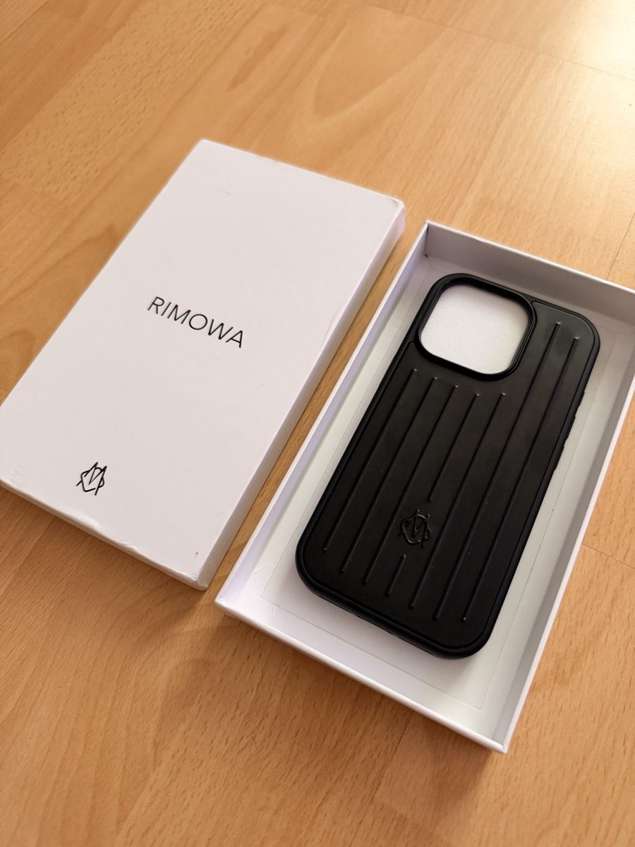 Coques & Protection écran: Black Rimowa iPhone 16 Pro cases – D'occasion à Kreuzlingen par ndo_78 2