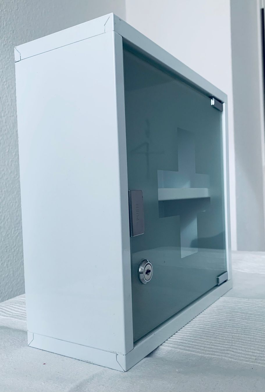 Verbandkästen: Kleiner Apothekerschrank, abschliessbar – Gebraucht aus Bern von Flora.Sonea 2