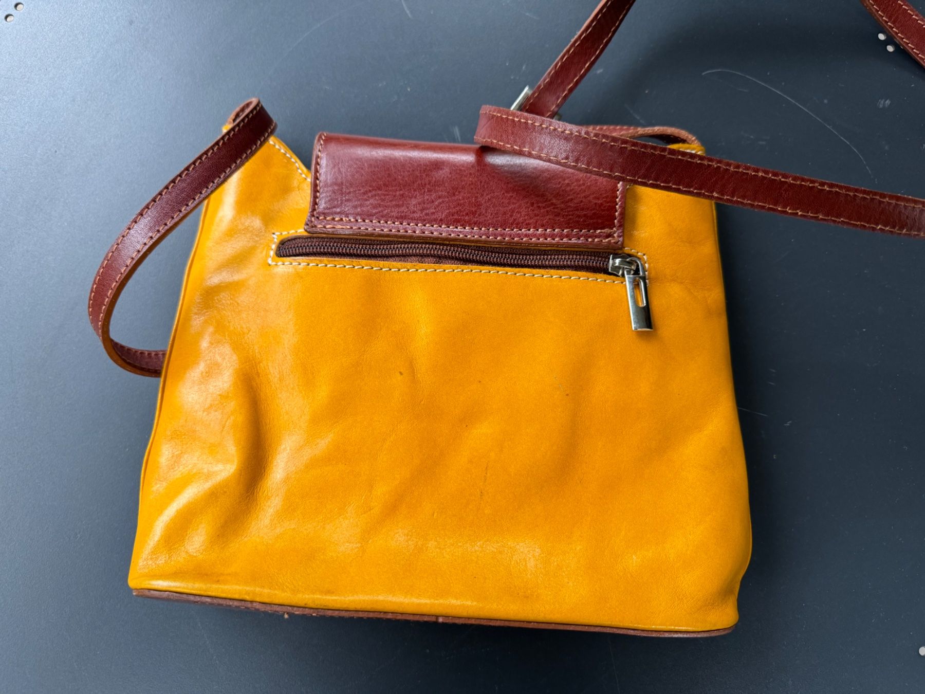 Borse da donna: Kauzig Handtasche aus Leder – Usato da Zürich venduto da Manubene 6