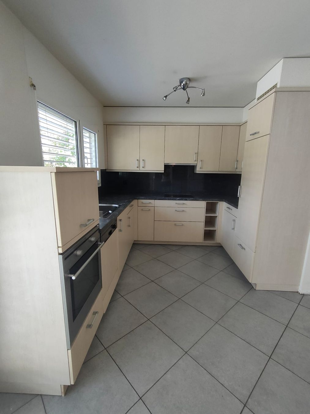 Cucine complete: Cuisine complète d'occasion, électroménagers inclus à vendre – Usato da Grône venduto da mmaye